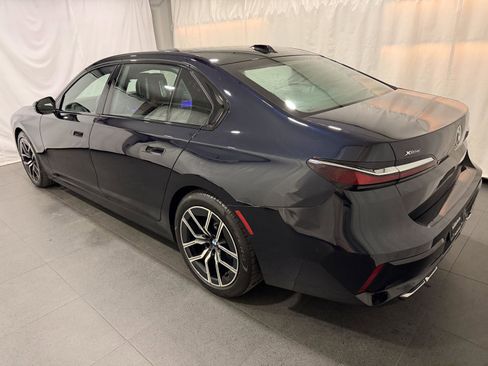 Used 2023 BMW 760i xDrive image 3