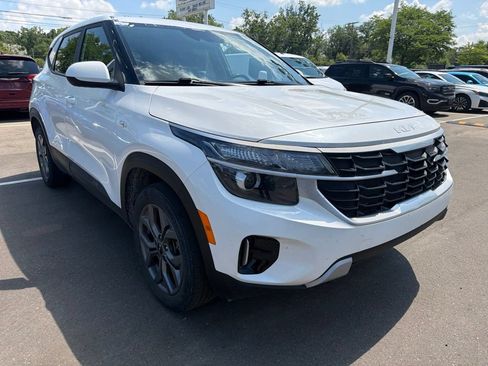 Used 2024 Kia Seltos LX AWD/4WD image 3