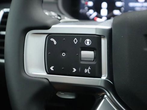 New 2025 Land Rover Discovery S image 12