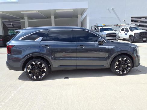 Used 2024 Kia Sorento SX FWD image 3
