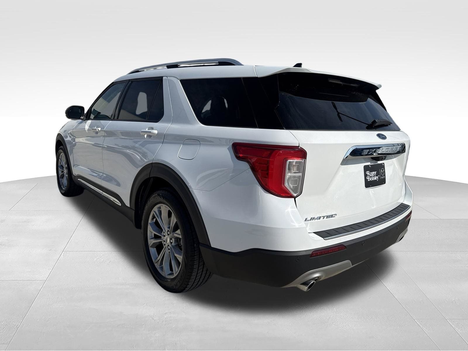 Used 2023 Ford Explorer Limited w/ Equipment Group 301A RWD image 7