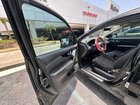 Used 2017 Nissan Rogue Sport SV FWD image 28