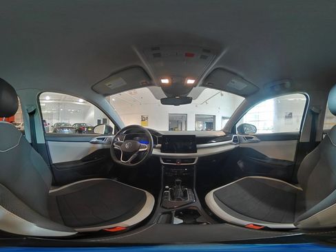 Used 2026 Volkswagen Taos SE FWD image 37