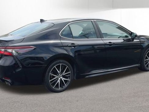 Used 2023 Toyota Camry SE FWD image 9