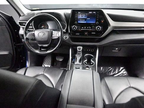 Used 2021 Toyota Highlander XLE FWD image 15