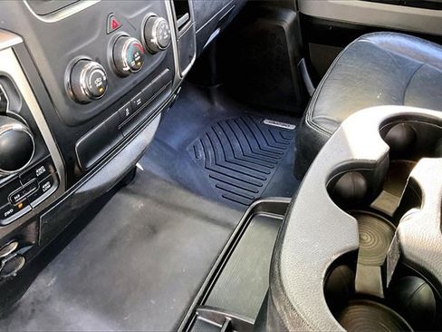 Used 2018 RAM 1500 Classic SLT image 15