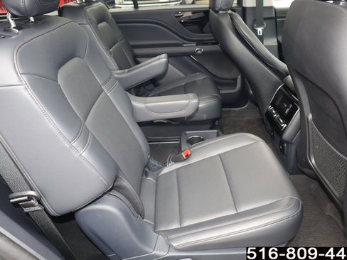 Used 2025 Lincoln Aviator AWD image 32