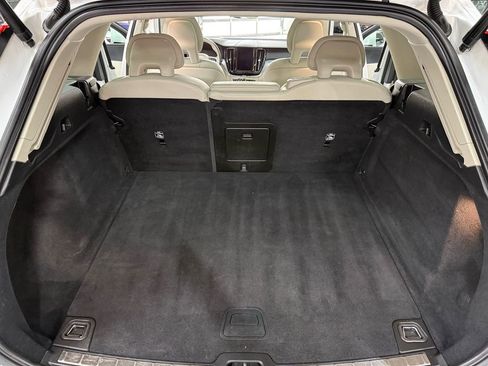 Used 2018 Volvo XC60 T6 Momentum w/ Advanced Package image 17