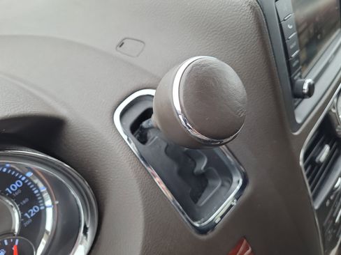 Used 2015 Chrysler Town & Country Touring-L w/ Driver Convenience Group image 30