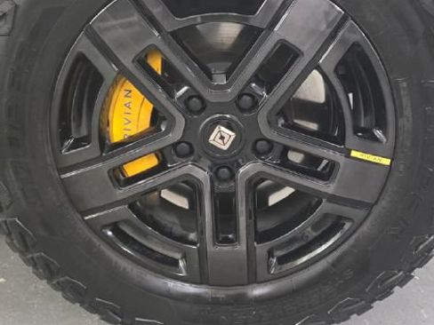 Used 2023 Rivian R1S Adventure AWD/4WD image 14