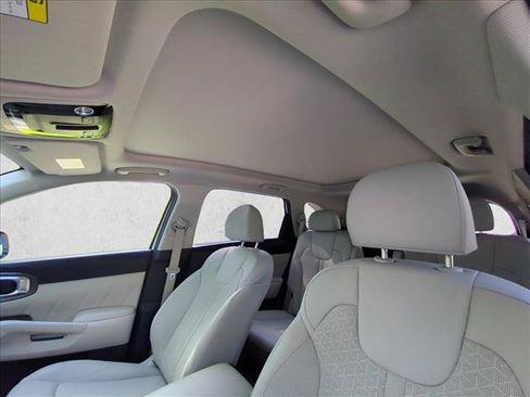Used 2024 Kia Sorento SX Prestige w/ Panoramic Sunroof Package AWD/4WD image 16