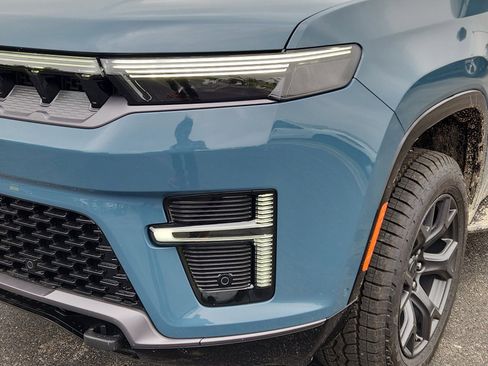 New 2026 Jeep Grand Wagoneer 4WD image 9