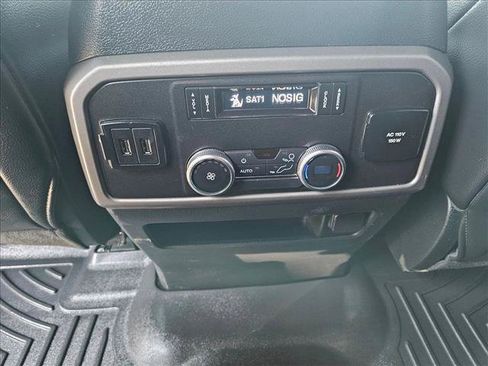 Used 2020 Ford Expedition XLT w/ Equipment Group 202A AWD/4WD image 17