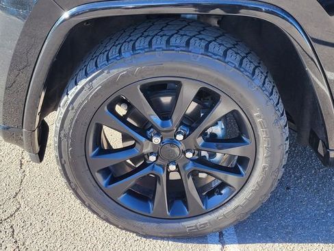 Used 2018 Jeep Grand Cherokee Altitude image 10