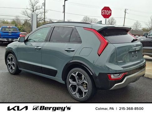 Used 2023 Kia Niro SX Touring image 8