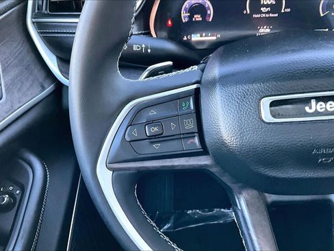 Used 2023 Jeep Grand Cherokee L Limited image 31