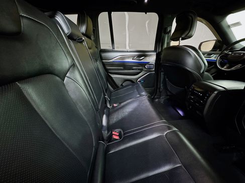 Used 2022 Jeep Grand Cherokee Overland w/ Luxury Tech Group IV image 26