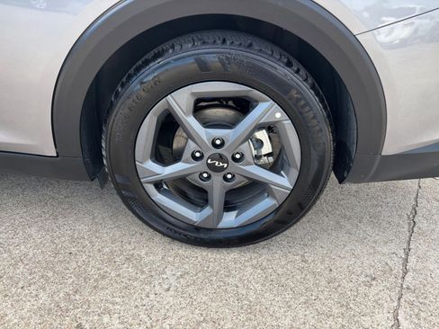 Used 2025 Kia K4 LXS image 29