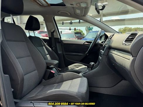 Used 2013 Volkswagen Golf 4-Door FWD image 23