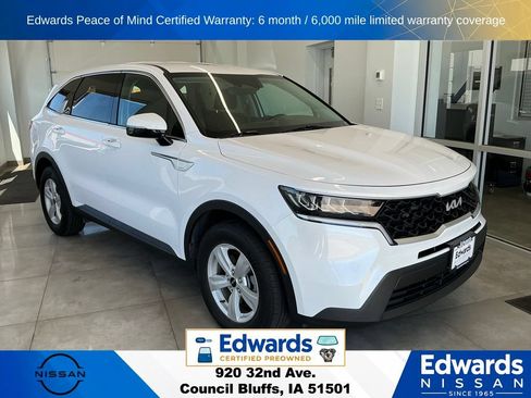 Used 2022 Kia Sorento LX FWD image 2