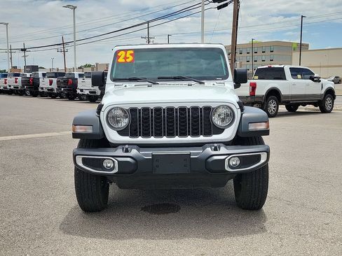 Used 2025 Jeep Gladiator Sport AWD/4WD image 3