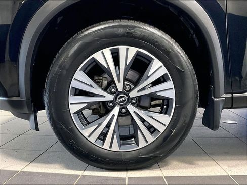 Used 2023 Nissan Rogue SV AWD/4WD image 7