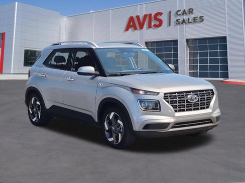 Used 2025 Hyundai Venue SEL FWD image 3