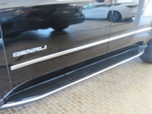 Used 2019 GMC Yukon XL Denali AWD/4WD image 84
