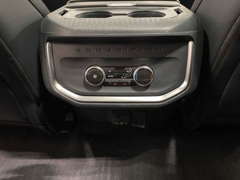 Certified 2025 Ford Expedition Max Platinum w/ Driver's Package AWD/4WD image 32