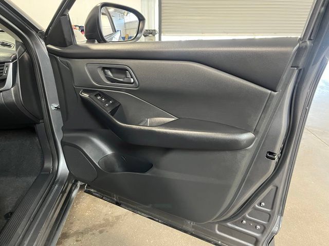 Used 2024 Nissan Rogue S AWD/4WD image 12