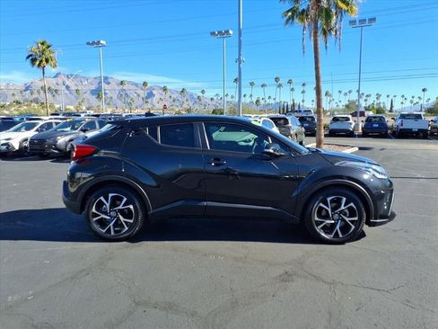 Used 2021 Toyota C-HR XLE image 10