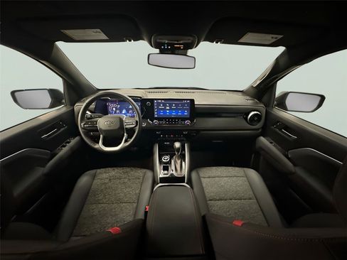 Used 2024 Chevrolet Colorado Z71 w/ Z71 Convenience Package 2 image 31