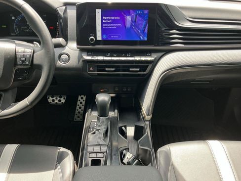 Certified 2025 Toyota Camry SE FWD image 16