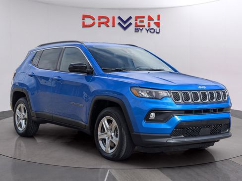 Used 2024 Jeep Compass Latitude AWD/4WD image 7