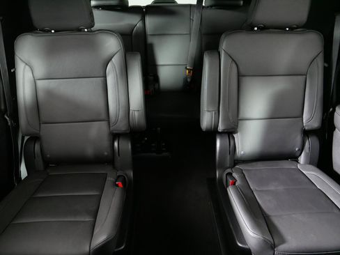 Used 2024 Chevrolet Tahoe LT w/ LT Signature Package AWD/4WD image 13