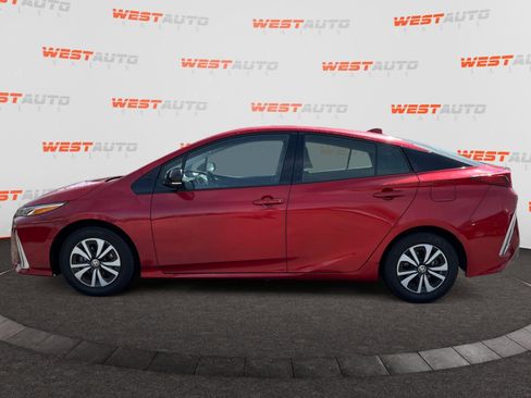Used 2019 Toyota Prius Prime Plus image 2