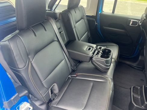 Used 2024 Jeep Wrangler Unlimited Sahara AWD/4WD image 14
