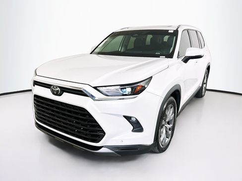 Used 2024 Toyota Grand Highlander AWD image 7