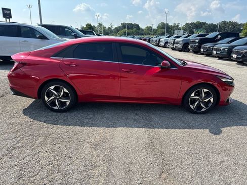 Used 2023 Hyundai Elantra Limited w/ Preferred Accessory Package FWD image 7