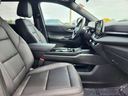 Used 2026 Chevrolet Equinox LT w/ Convenience Package II AWD/4WD image 9