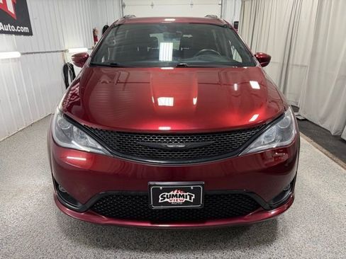 Used 2018 Chrysler Pacifica Touring Plus w/ S Appearance Package FWD image 2