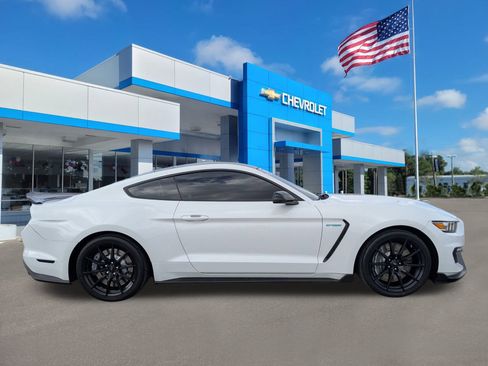 Used 2018 Ford Mustang Shelby GT350 w/ Convenience Package image 3