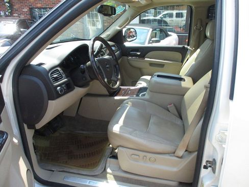 Used 2010 GMC Yukon Denali image 10