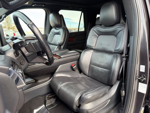 Used 2023 Lincoln Navigator Reserve AWD/4WD image 15
