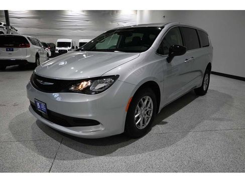 Used 2024 Chrysler Voyager LX FWD image 10