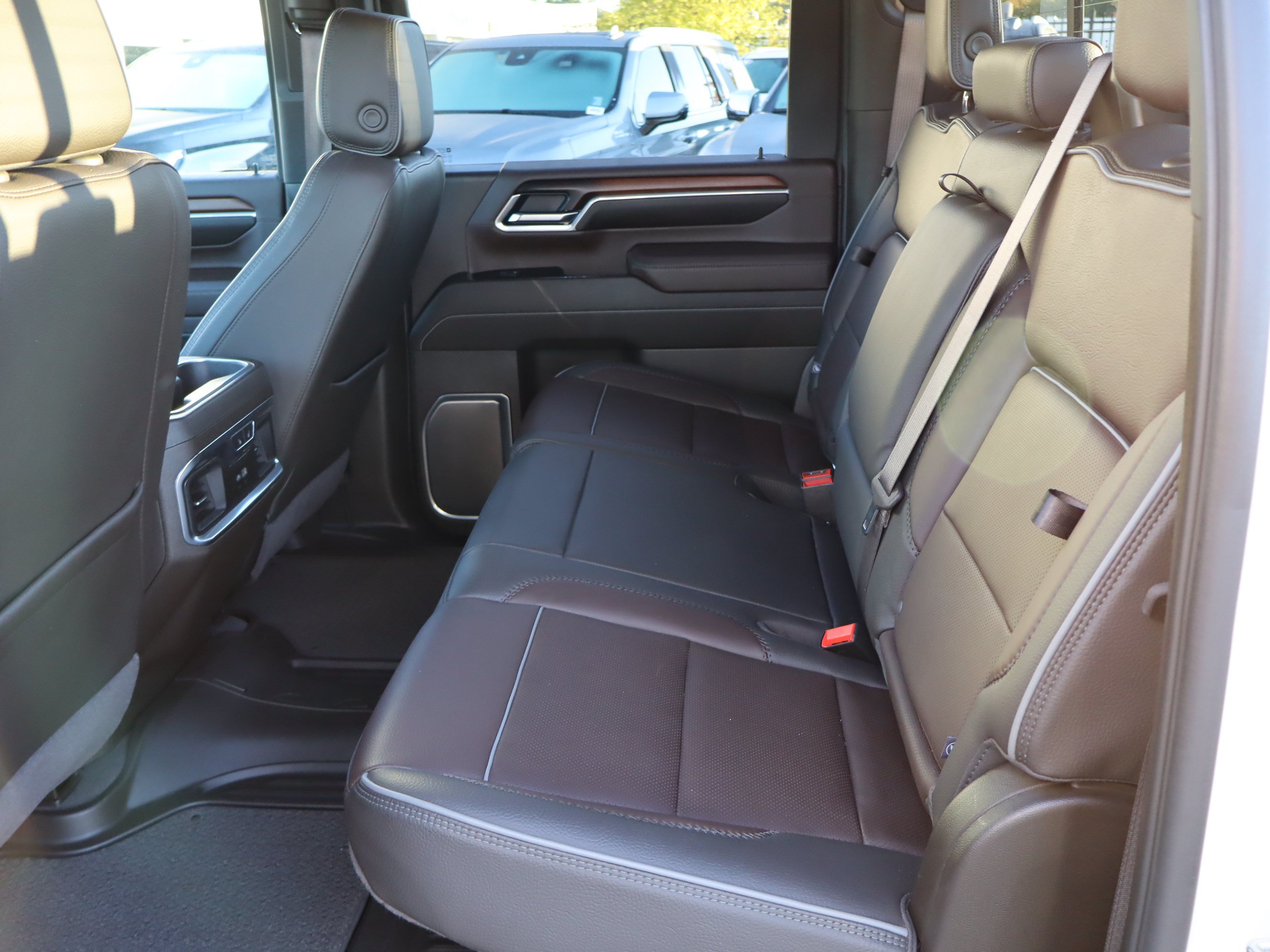 Used 2025 GMC Sierra 2500 Denali w/ Denali Reserve Package AWD/4WD image 35