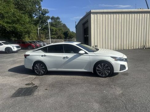 Used 2025 Nissan Altima 2.5 SL AWD/4WD image 4