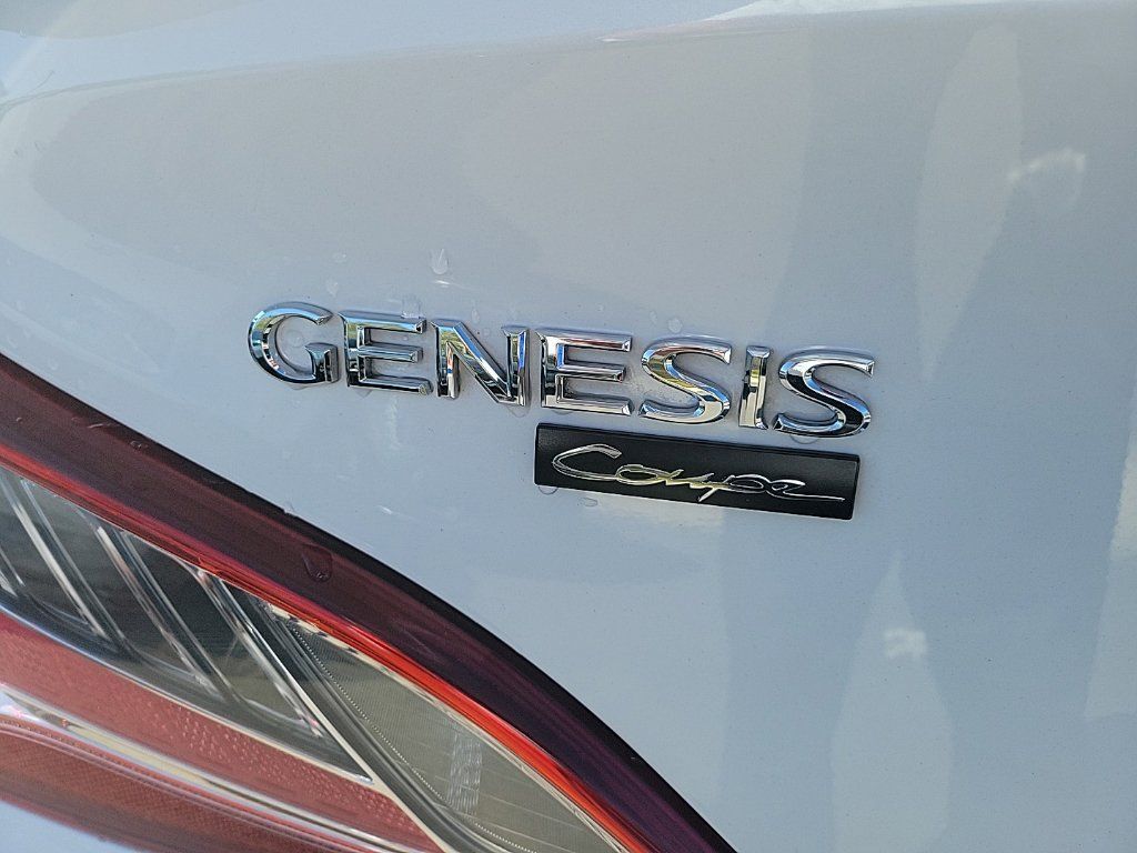 Used 2014 Hyundai Genesis 3.8 RWD image 7
