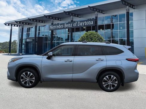 Used 2021 Toyota Highlander XLE image 7