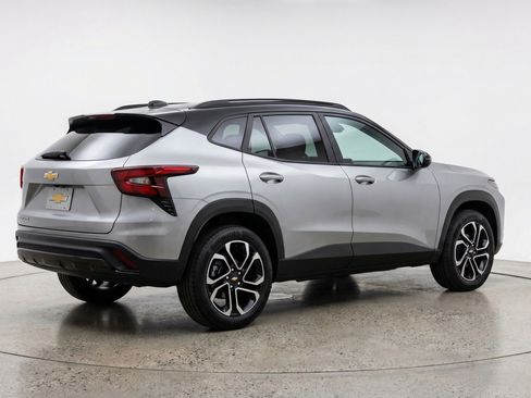 Used 2025 Chevrolet TrailBlazer LT w/ Driver Confidence Package image 9